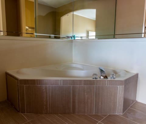 Baymont by Wyndham Crestview Hotel in Crestview