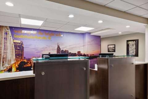 La Quinta Inn & Suites by Wyndham Goodlettsville - Nashville Hotel in Goodlettsville
