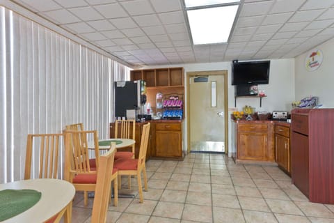 Super 8 By Wyndham Melbourne Hotel in Melbourne