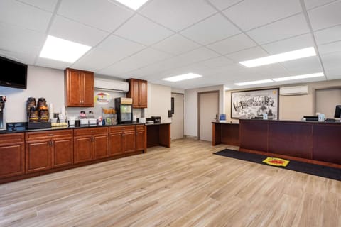 Super 8 By Wyndham Melbourne Hotel in Melbourne