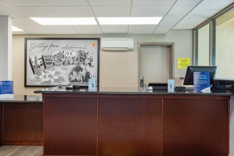 Super 8 By Wyndham Melbourne Hotel in Melbourne