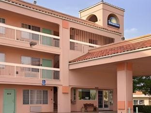 Days Inn by Wyndham Hayward Airport Hotel in San Lorenzo
