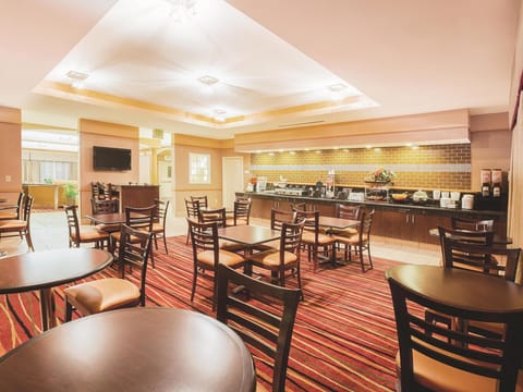 La Quinta Inn & Suites by Wyndham Cincinnati Airpt Florence Hotel in Florence