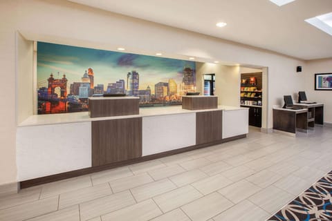 La Quinta Inn & Suites by Wyndham Cincinnati Airpt Florence Hotel in Florence