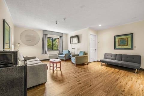 La Quinta Inn & Suites by Wyndham Tampa Brandon West Hotel in Brandon