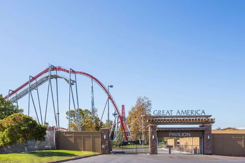 Super 8 By Wyndham Mountain View Hotel in Los Altos