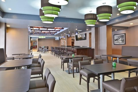 Wyndham Garden Elk Grove Village - O'Hare Hotel in Des Plaines