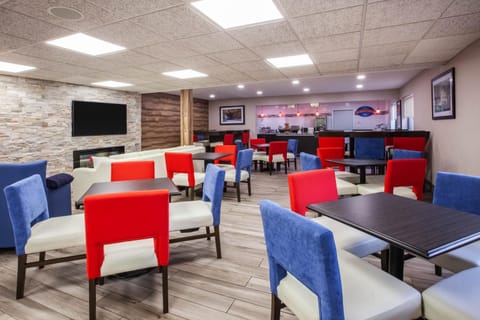 Baymont by Wyndham Traverse City Hotel in Traverse City