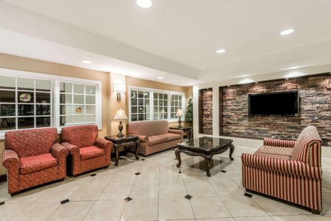 Days Inn & Suites by Wyndham Prattville-Montgomery Hotel in Millbrook