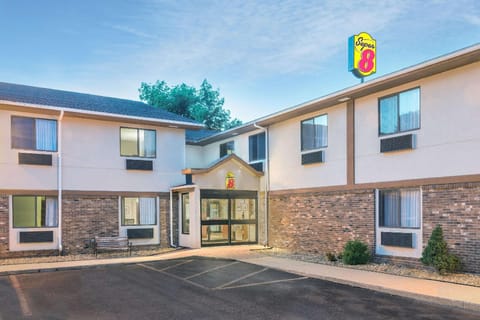 Super 8 By Wyndham Tilton/Lake Winnipesaukee Hotel in Tilton