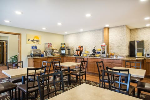 Days Inn by Wyndham Evansdale Waterloo Hotel in Waterloo