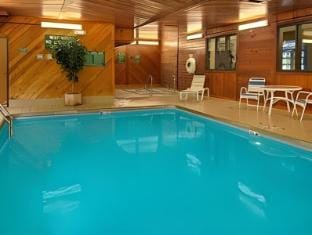 Days Inn & Suites by Wyndham Davenport East Hotel in Bettendorf