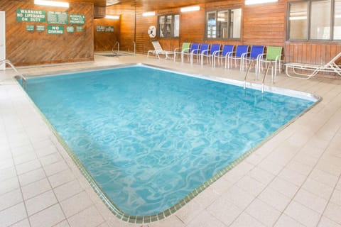 Days Inn & Suites by Wyndham Davenport East Hotel in Bettendorf