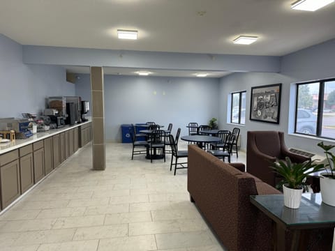 Super 8 By Wyndham Mason City Hotel in Mason City