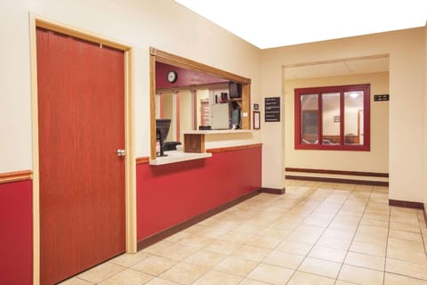 Super 8 By Wyndham Mason City Hotel in Mason City