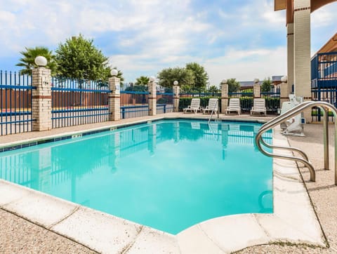 Days Inn by Wyndham Dickinson TX Hotel in League City