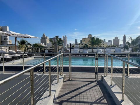 Nassau Suite Hotel Hotel in Flamingo Lummus