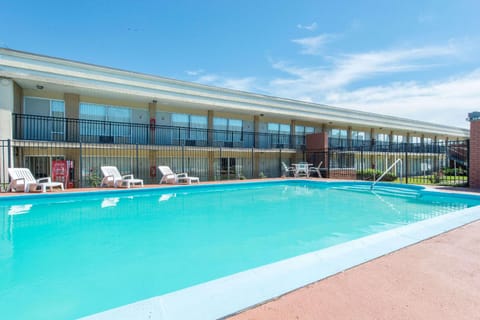 Days Inn by Wyndham Frankfort Hotel in Frankfort