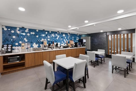 La Quinta Inn & Suites by Wyndham Houston Stafford Sugarland Hotel in Sugar Land