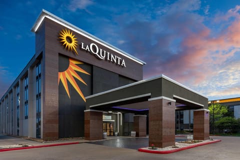 La Quinta Inn & Suites by Wyndham Houston Stafford Sugarland Hotel in Sugar Land