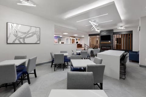 La Quinta Inn & Suites by Wyndham Houston Stafford Sugarland Hotel in Sugar Land