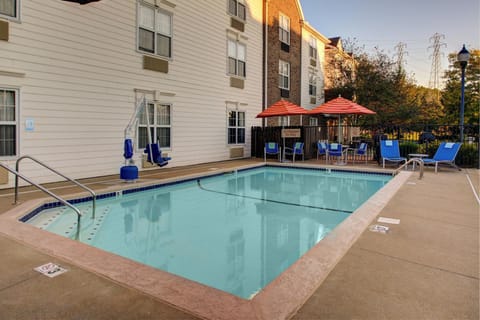 Swimming pool [outdoor]