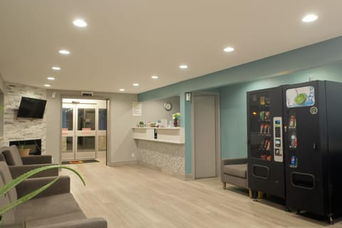 Super 8 by Wyndham Rockford I-90/Casino District Hotel in Cherry Valley