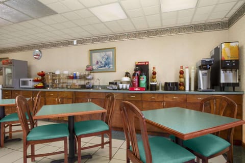 Days Inn By Wyndham Lexington/Columbia Hotel in Leesville