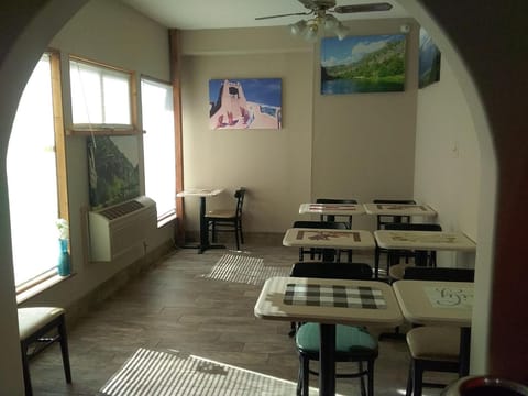 Super 8 By Wyndham Taos Hotel in Ranchos De Taos