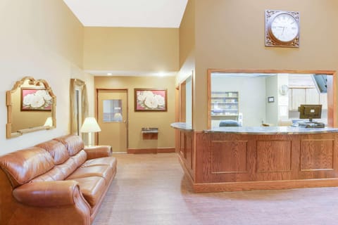 Super 8 By Wyndham Mitchell Hotel in Mitchell