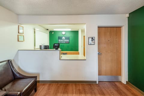 HomeTowne Studios Spokane - Valley Hotel in Spokane Valley