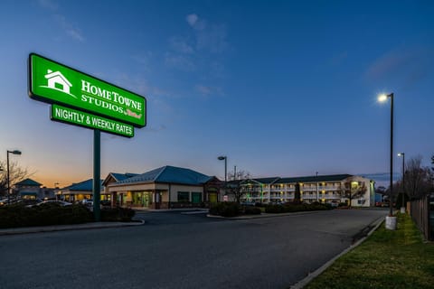 HomeTowne Studios Spokane - Valley Hotel in Spokane Valley