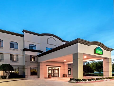 Comfort Inn & Suites Irving Las Colinas DFW Hotel in Irving