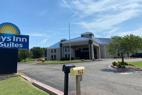 Days Inn & Suites by Wyndham Tahlequah Hotel in Tahlequah
