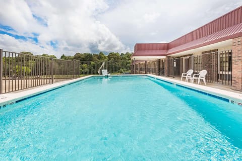 Days Inn by Wyndham Batesville Hotel in Mississippi