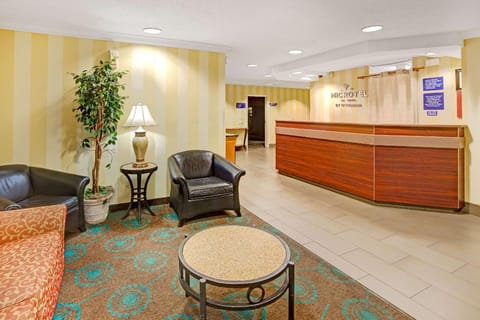 Microtel Inn & Suites by Wyndham Atlanta Airport Hotel in College Park