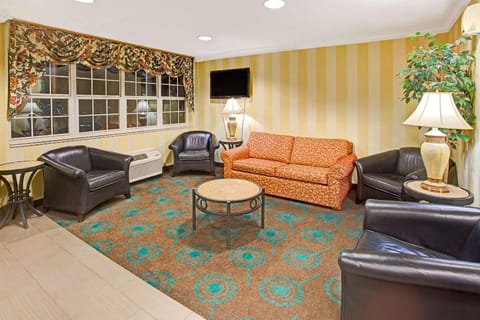 Microtel Inn & Suites by Wyndham Atlanta Airport Hotel in College Park