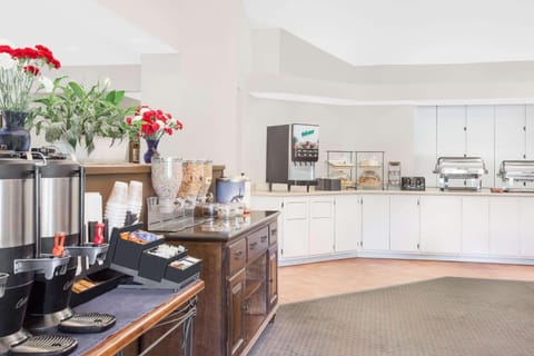 Hawthorn Extended Stay by Wyndham Green Bay Hotel in Allouez