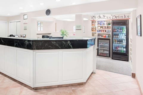 Hawthorn Extended Stay by Wyndham Green Bay Hotel in Allouez