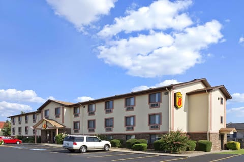 Super 8 By Wyndham Russellville Hotel in Russellville