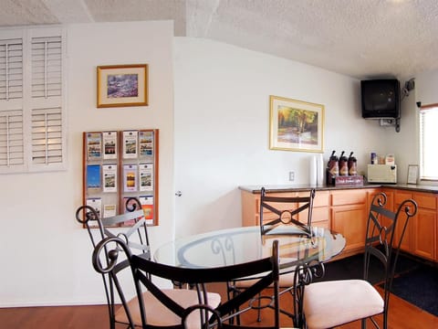Americas Best Value Inn Visalia Motel in Visalia