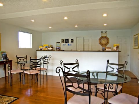 Americas Best Value Inn Visalia Motel in Visalia