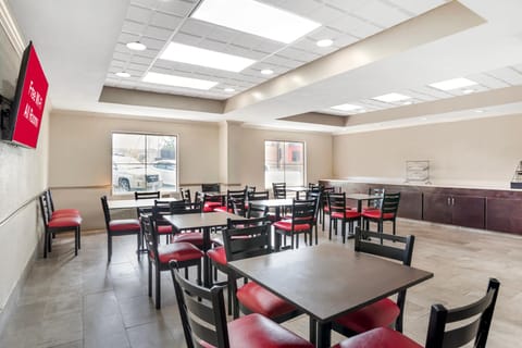 Red Roof PLUS+ & Suites Vicksburg Hotel in Vicksburg