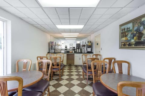 Howard Johnson by Wyndham Virginia Beach Hotel in Norfolk