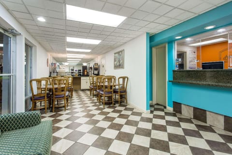 Howard Johnson by Wyndham Virginia Beach Hotel in Norfolk