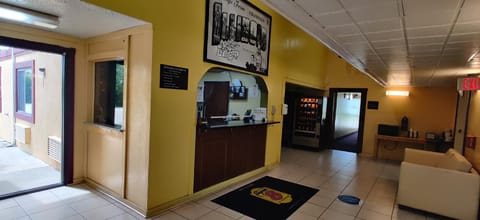 Super 8 By Wyndham Champaign Hotel in Champaign