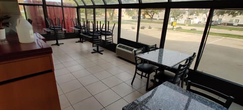 Super 8 By Wyndham Champaign Hotel in Champaign