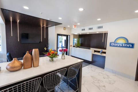 Days Inn by Wyndham Arlington Hotel in Arlington