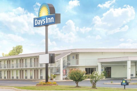 Days Inn by Wyndham Ripley Hotel in Tennessee