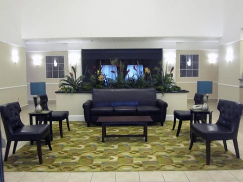 La Quinta Inn & Suites by Wyndham Norfolk Hotel in Norfolk